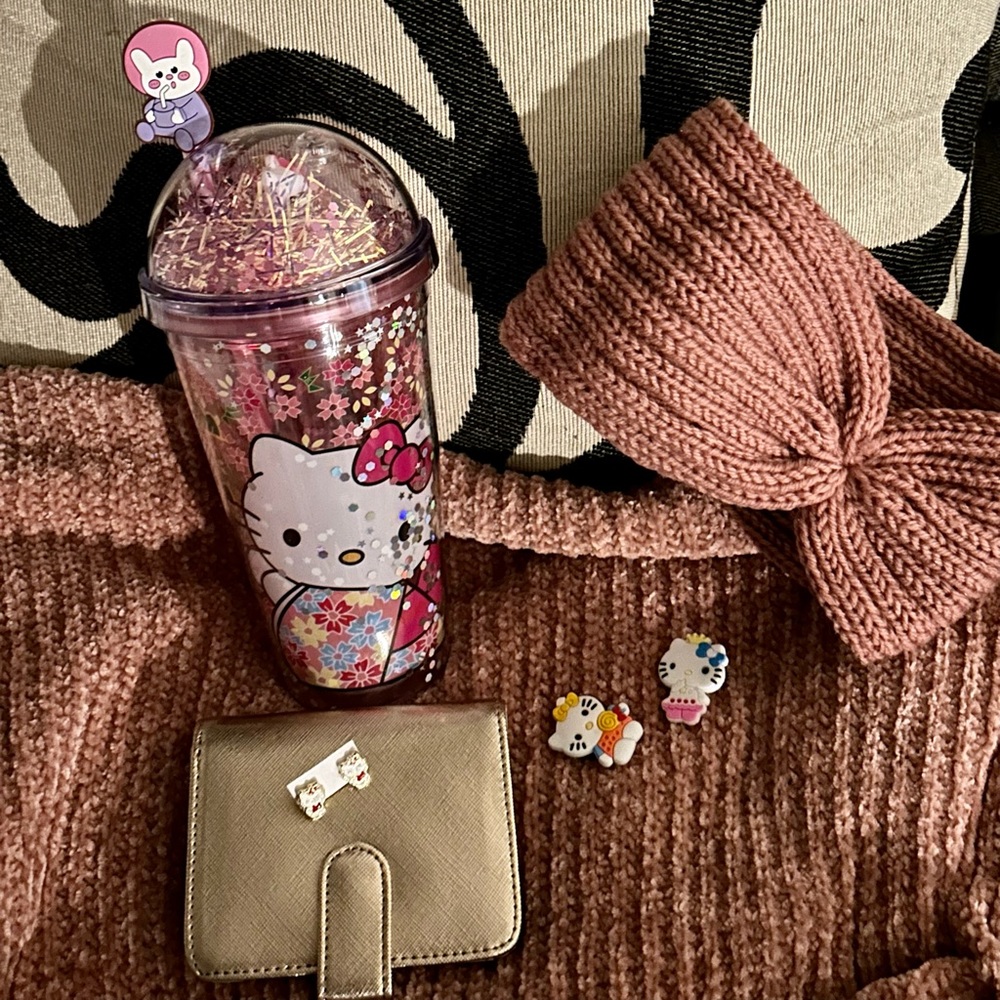 Hello kitty gift set $24